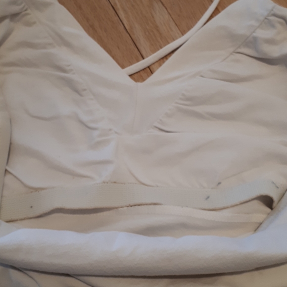 SMART SET white v-neck camisole - Picture 4 of 5